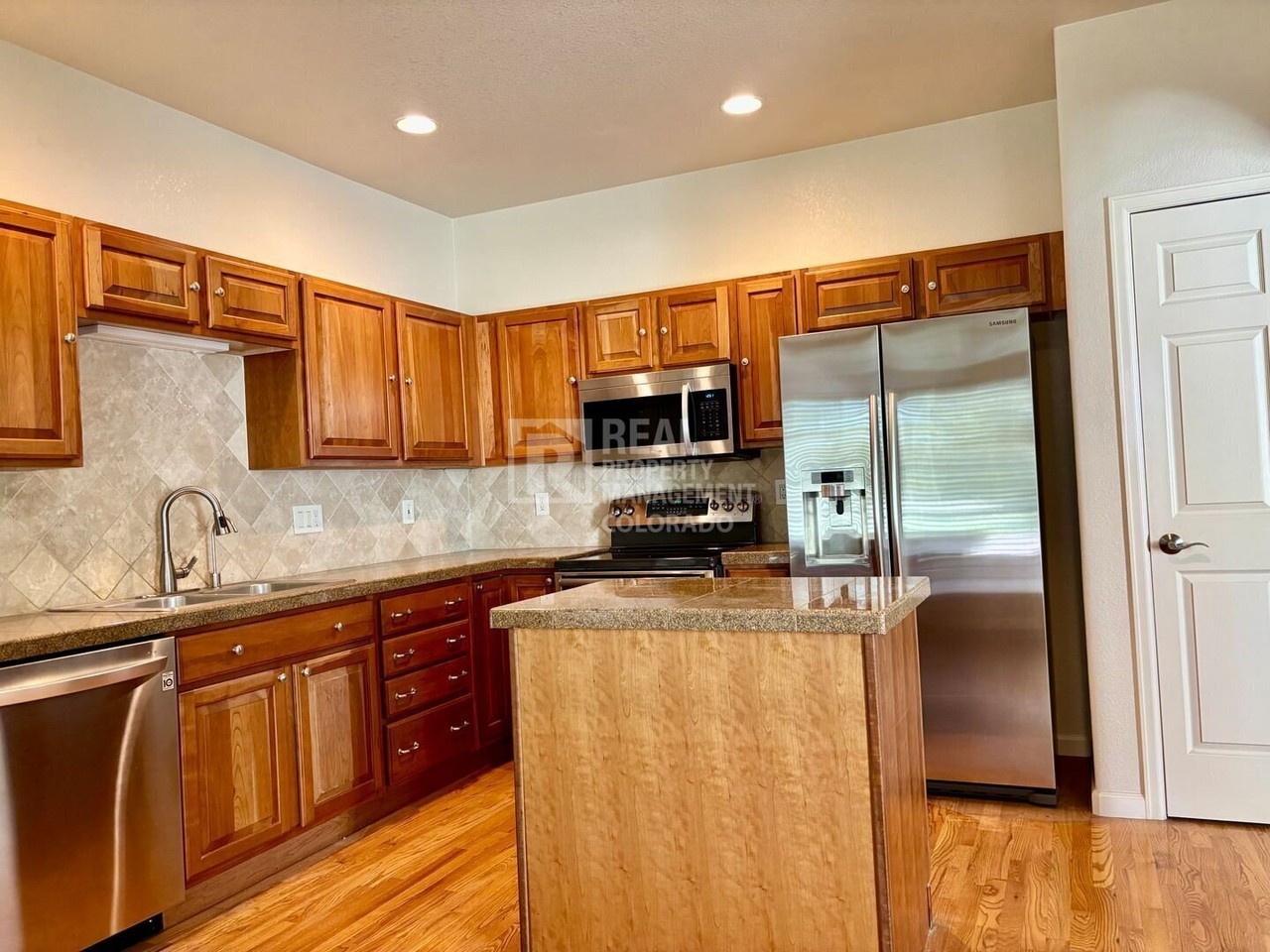 8512 S Lewis Way - Photo 2 of 20