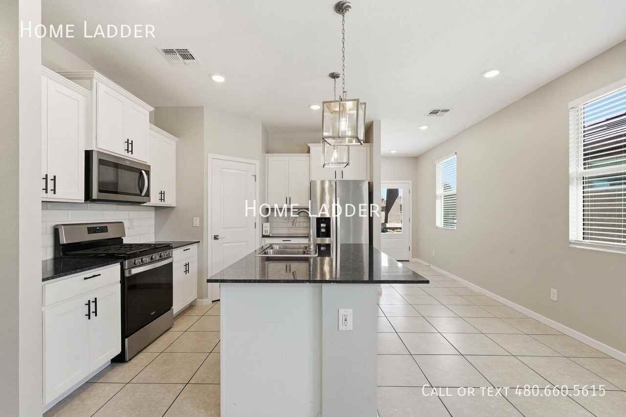 13544 N 142nd Dr - Photo 5 of 27