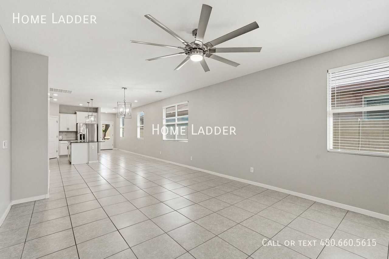 13544 N 142nd Dr - Photo 7 of 27