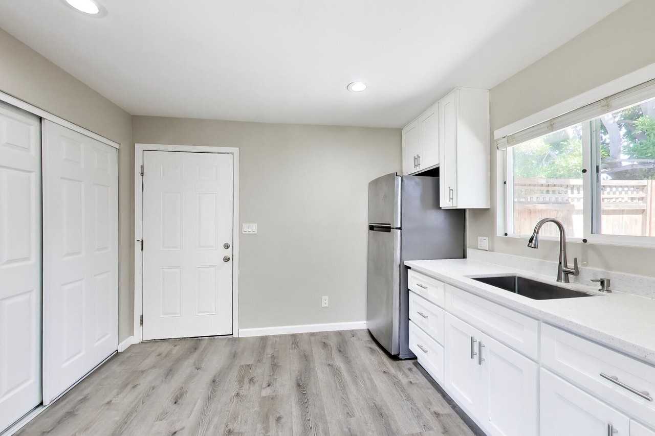 21161 Garden Ave - Photo 7 of 13