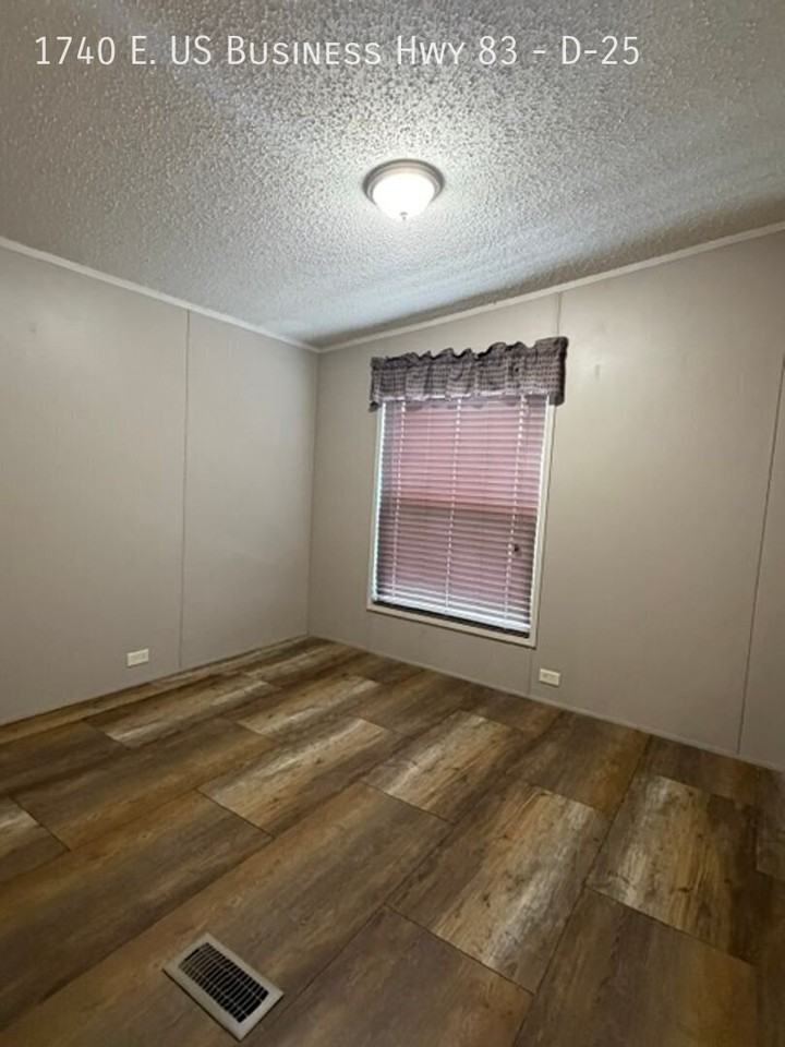1740 E. US Business Hwy 83 #D25 - Photo 5 of 8