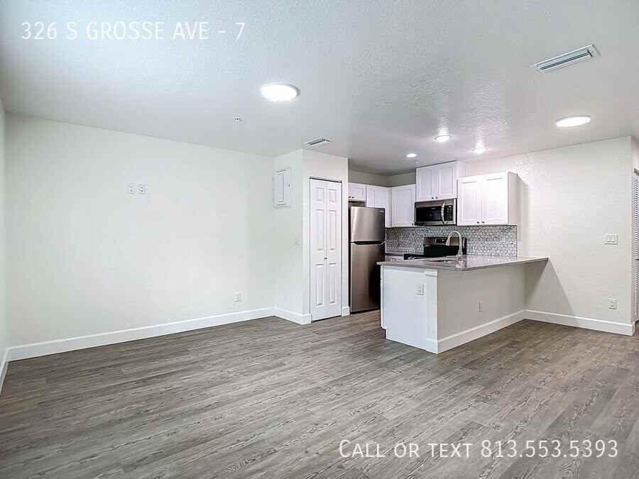 326 S Grosse Ave #7