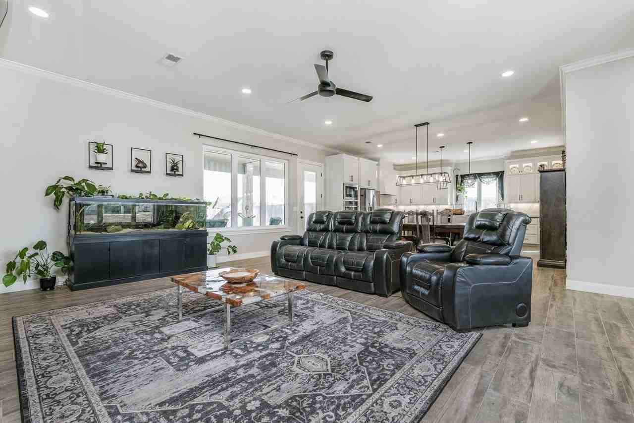 5602 Hillstone Ave - Photo 5 of 32