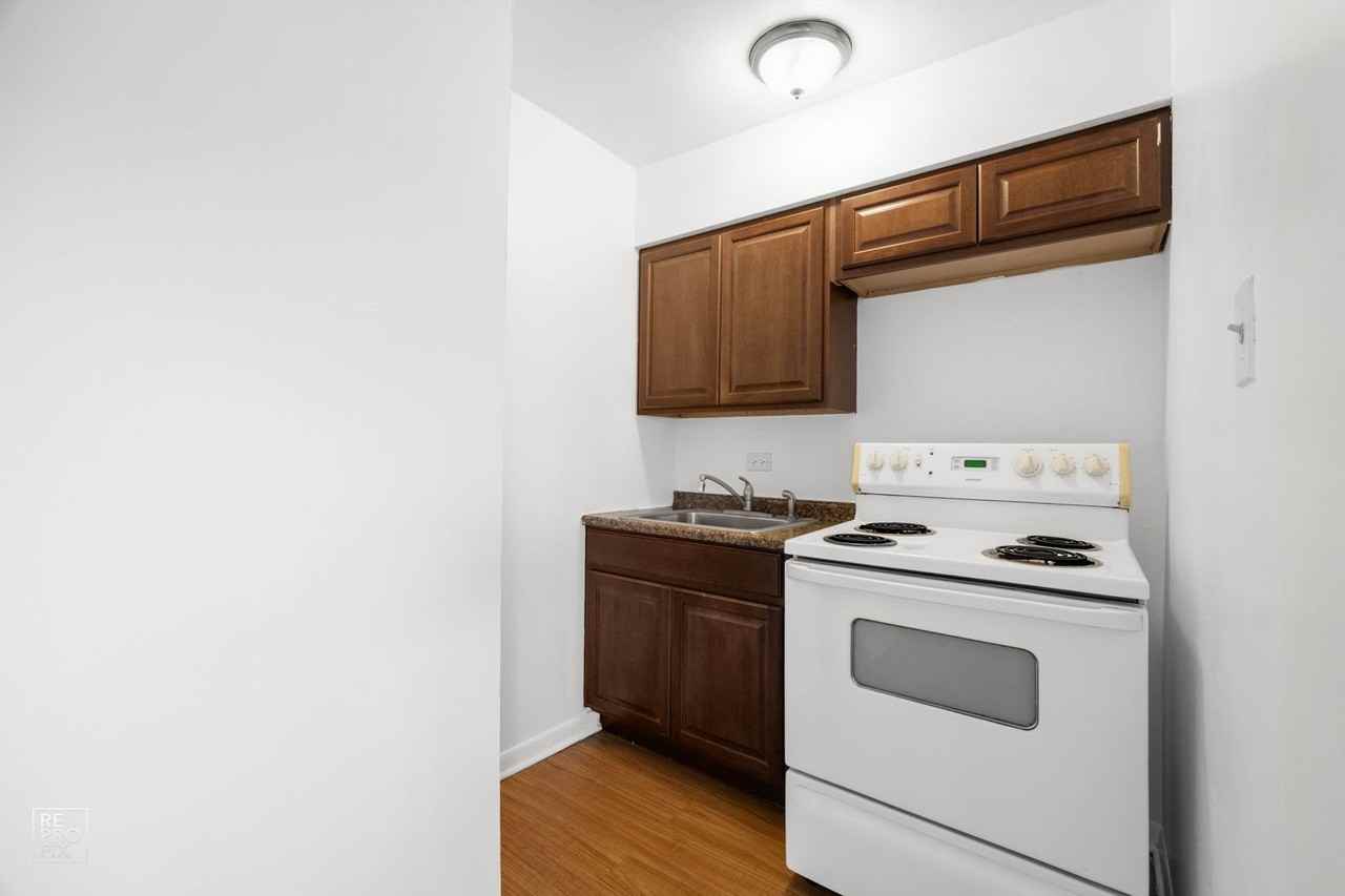 1426 S Cicero Ave #305 - Photo 2 of 10