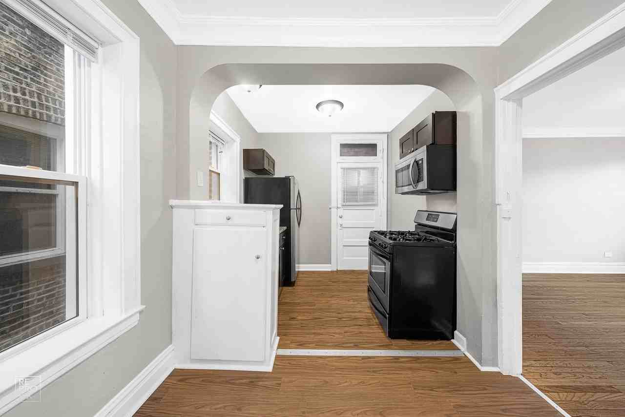 6205 21st St #11 - Photo 3 of 12
