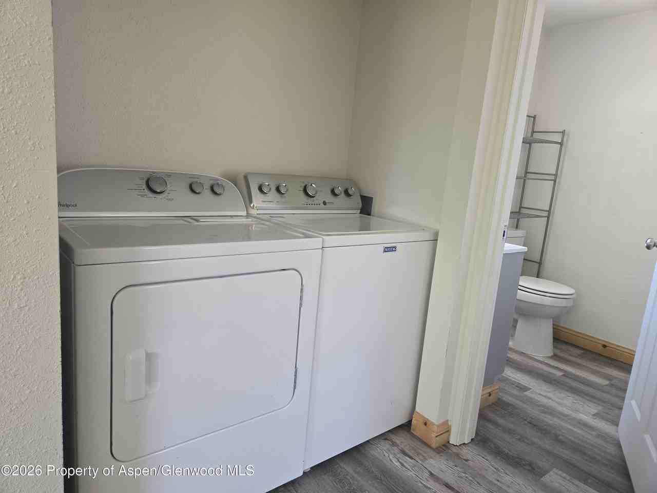 561 1/2 Barclay St - Photo 3 of 11