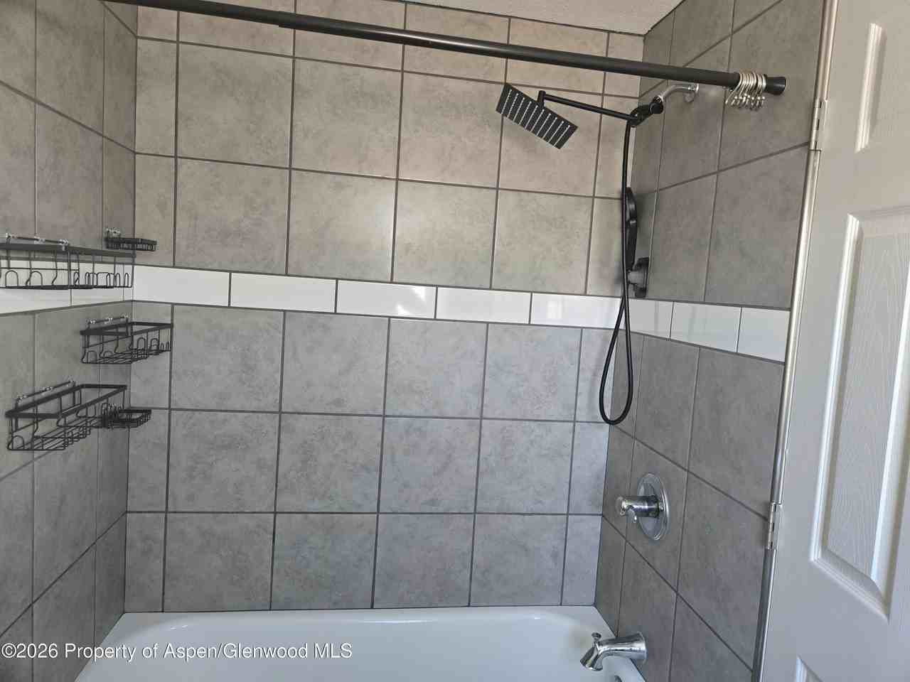561 1/2 Barclay St - Photo 4 of 11