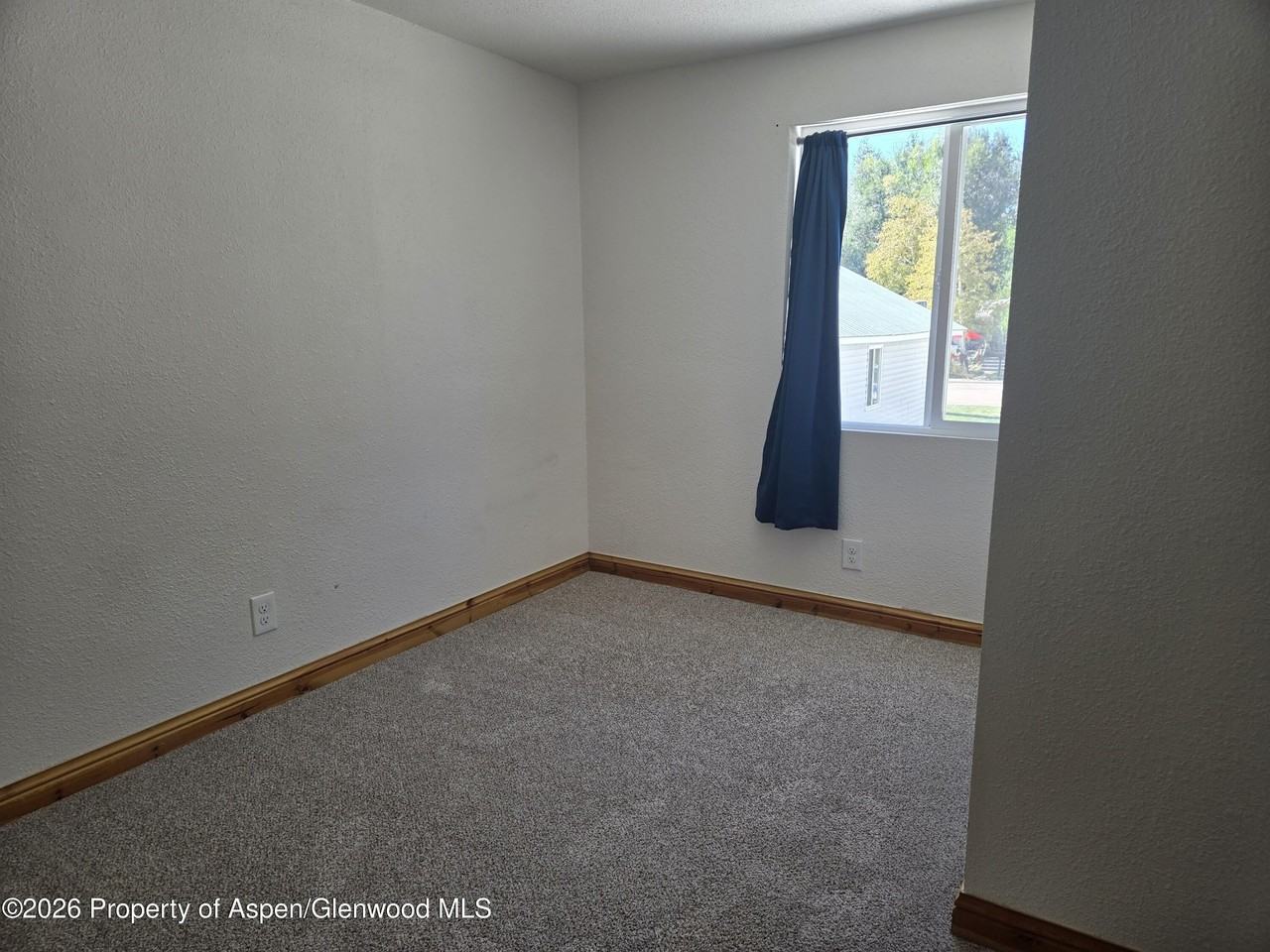 561 1/2 Barclay St - Photo 5 of 11
