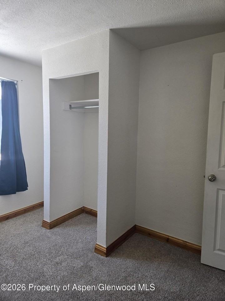 561 1/2 Barclay St - Photo 6 of 11