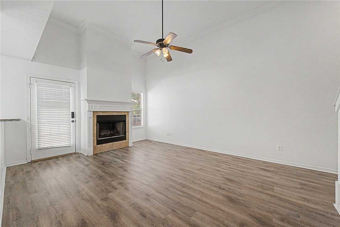 688 W Sycamore St - Photo 3 of 21