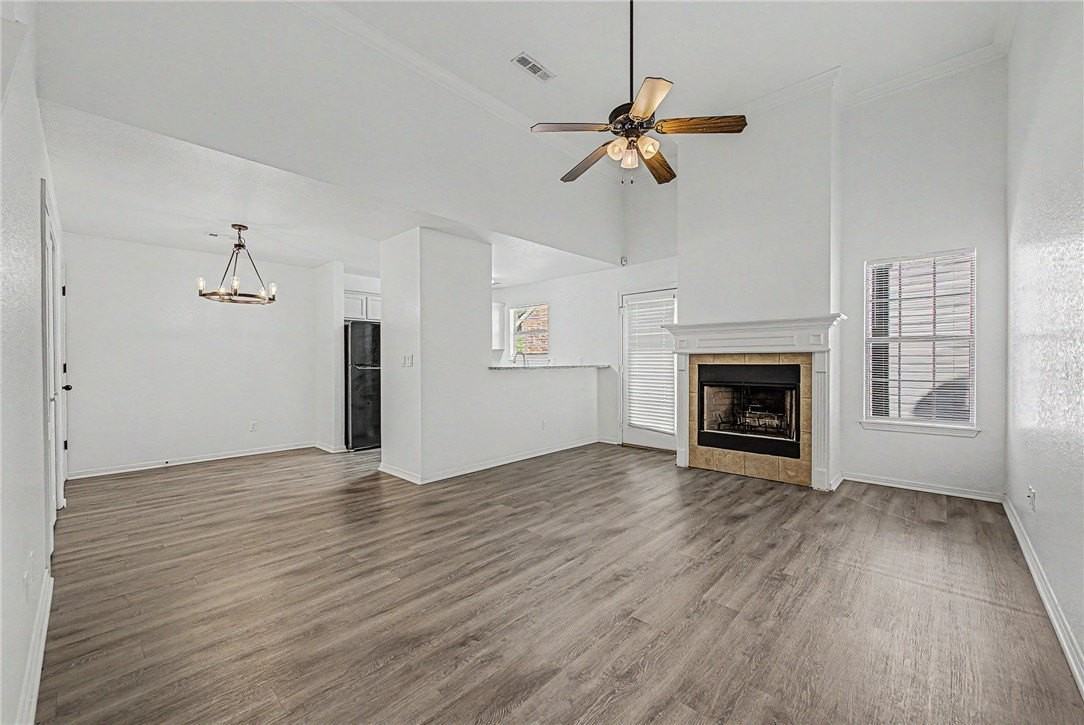 688 W Sycamore St - Photo 5 of 21