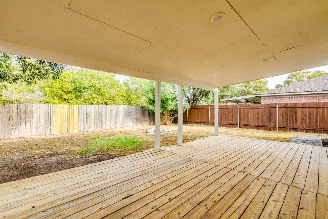 1106 Hughmont Dr - Photo 3 of 32