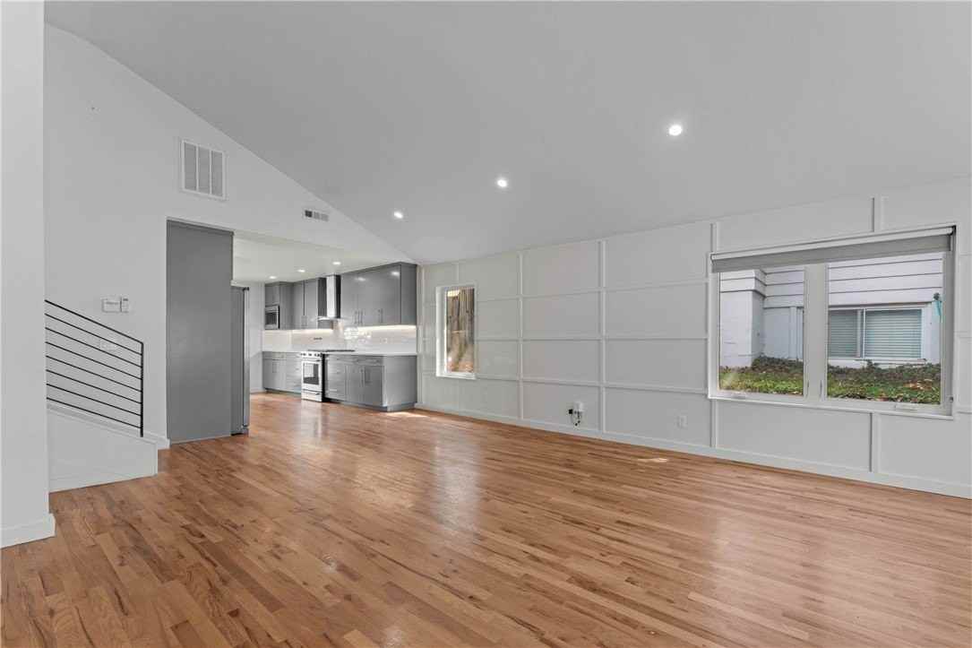524 W Adams St - Photo 4 of 38
