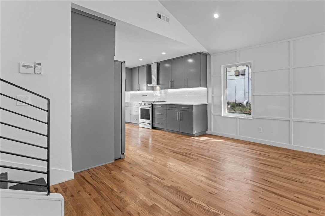 524 W Adams St - Photo 7 of 38