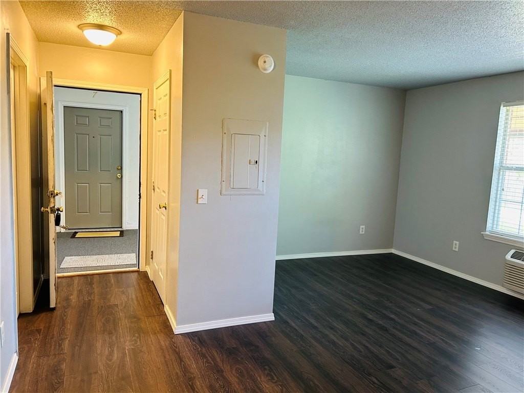 3701 W Cedar St #1 - Photo 3 of 17