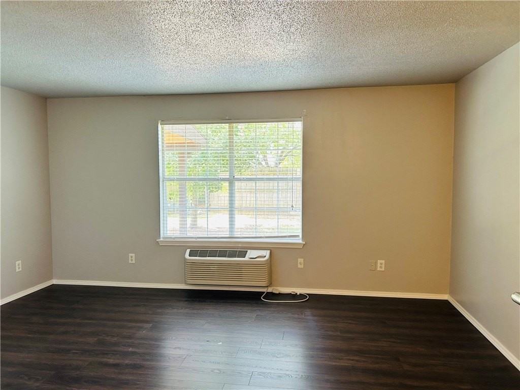 3701 W Cedar St #1 - Photo 4 of 17