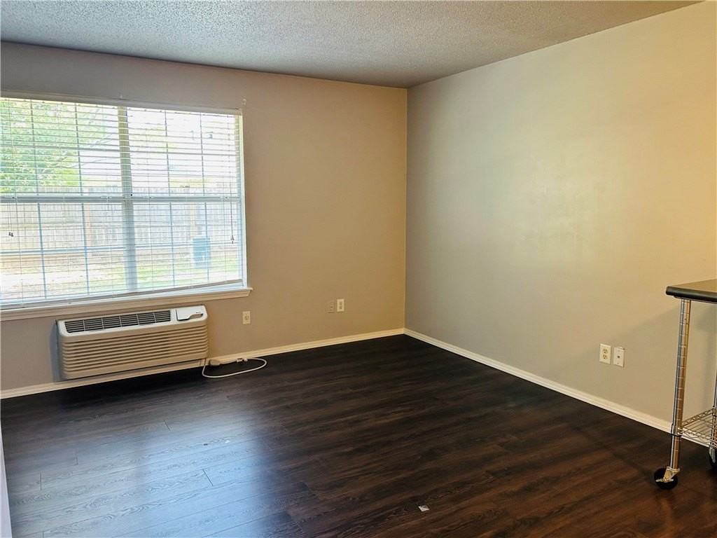 3701 W Cedar St #1 - Photo 5 of 17