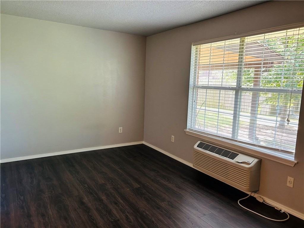 3701 W Cedar St #1 - Photo 6 of 17