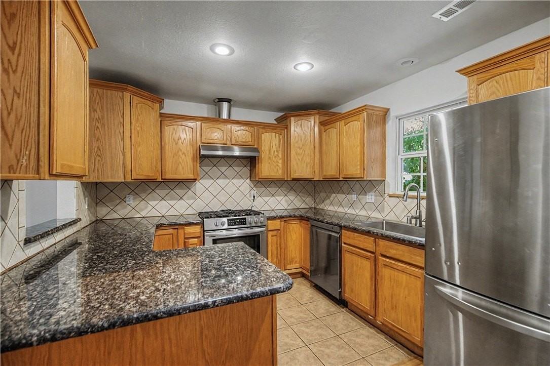 11 Cresswell Ln - Photo 3 of 21