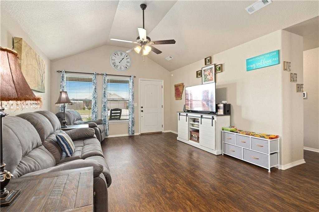 151 Foxglove St - Photo 3 of 15