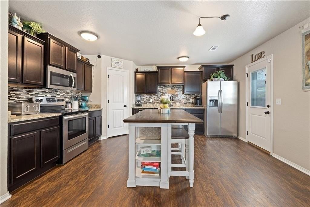 151 Foxglove St - Photo 4 of 15