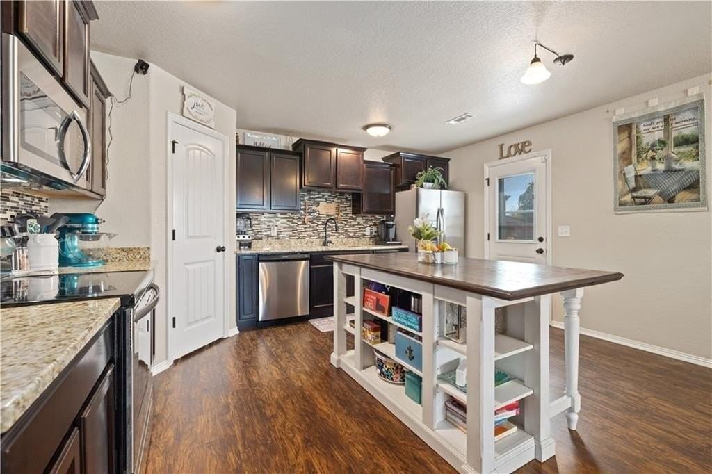 151 Foxglove St - Photo 6 of 15