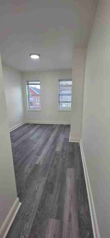 1517 N Fulton Ave - Photo 6 of 12