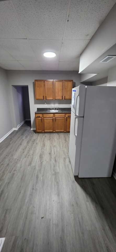 203 N Curley St - Photo 4 of 11