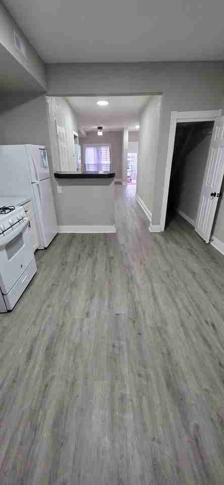 3423 E Lombard St - Photo 5 of 13