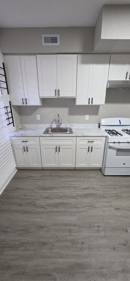 3423 E Lombard St - Photo 6 of 13