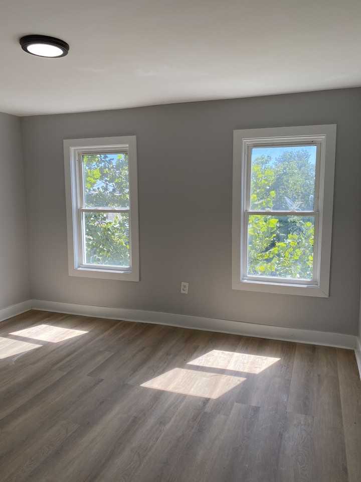 1504 Mchenry St - Photo 4 of 17