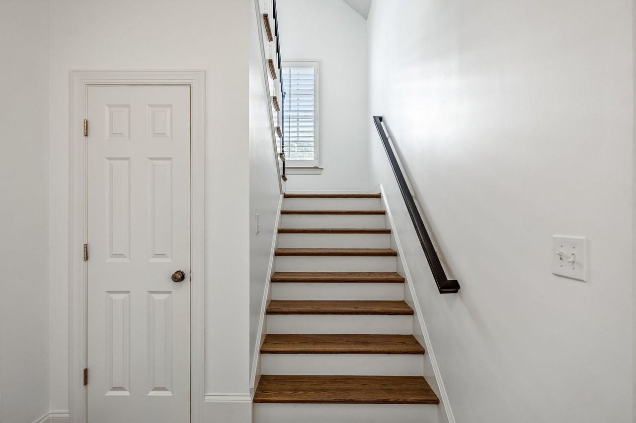107 Gladstone Ln - Photo 7 of 50