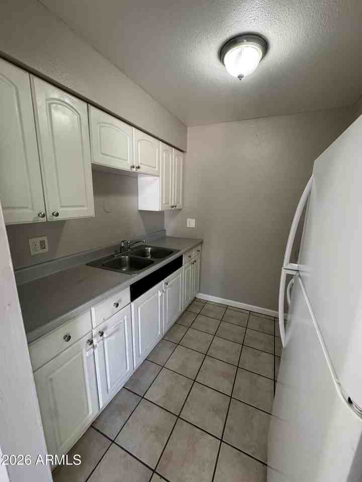 1333 W 5th St #B - Photo 3 of 12