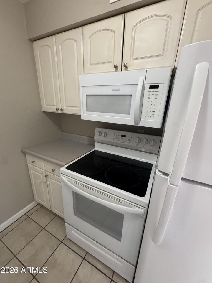 1333 W 5th St #B - Photo 4 of 12