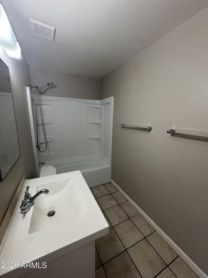 1333 W 5th St #B - Photo 5 of 12