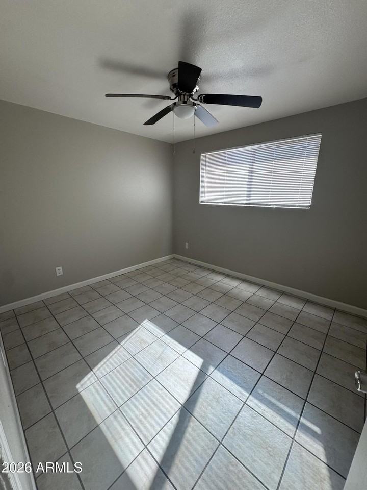 1333 W 5th St #B - Photo 6 of 12