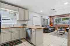 657 Sw Cleveland Ave #C - Photo 1 of 1