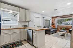 featured image of 657 Sw Cleveland Ave #C