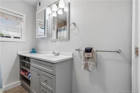 657 Sw Cleveland Ave #C - Photo 5 of 9