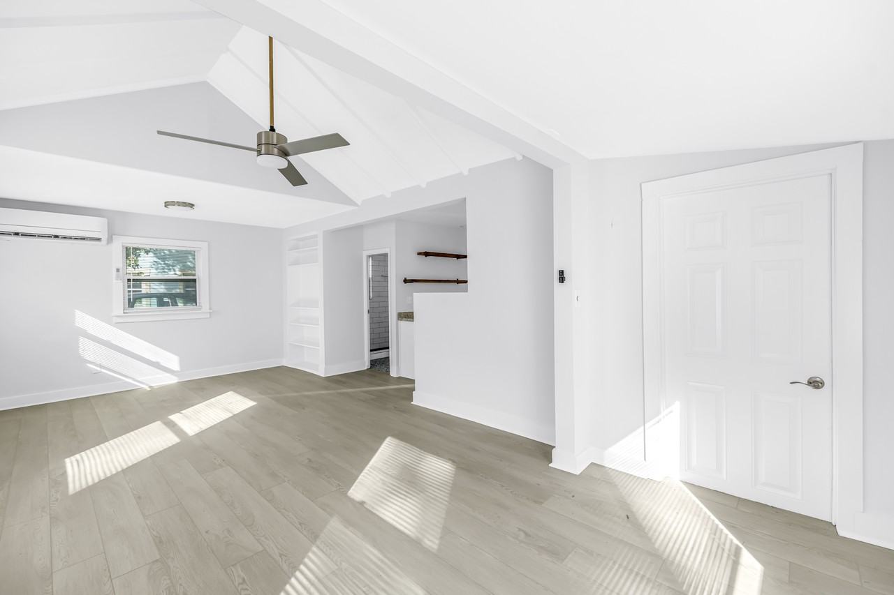 742 7th Ave N #W - Photo 3 of 20