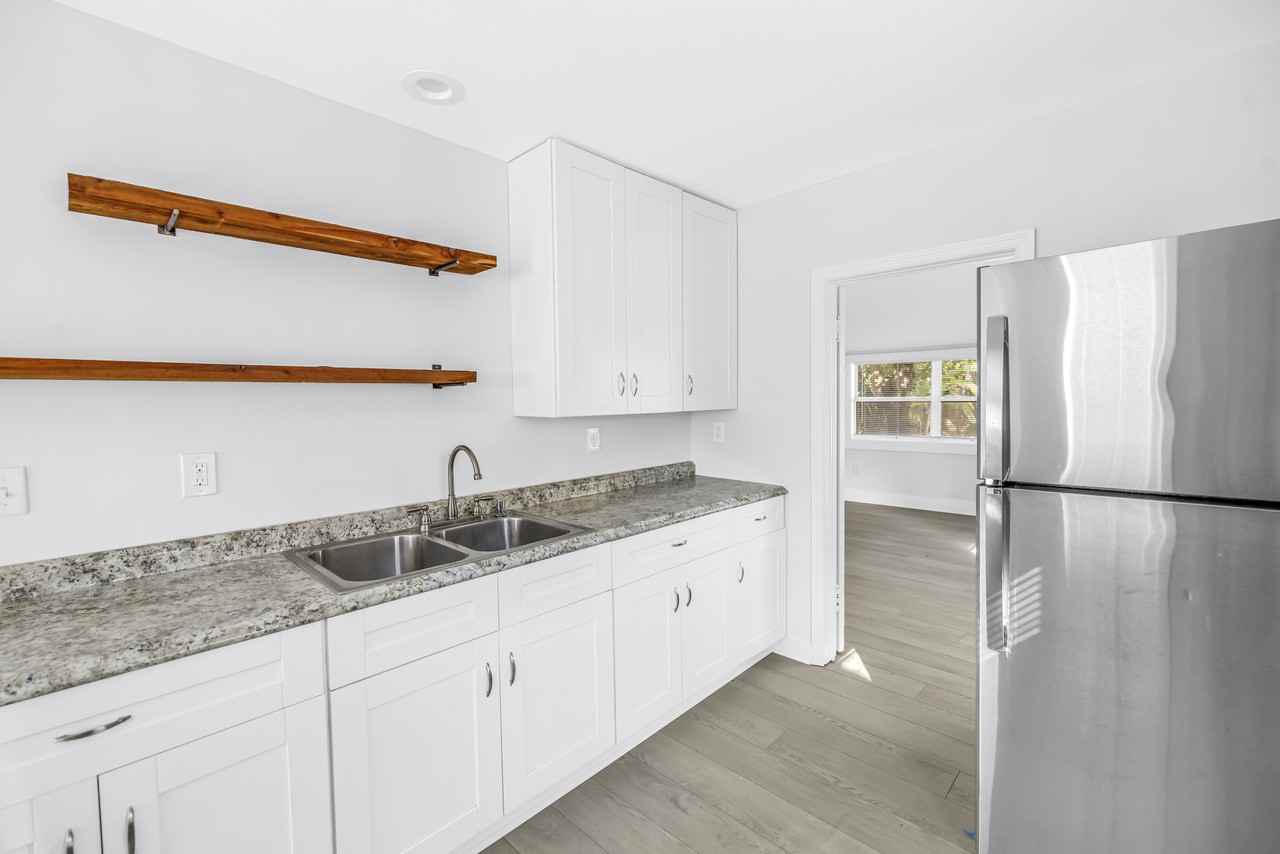 742 7th Ave N #W - Photo 4 of 20