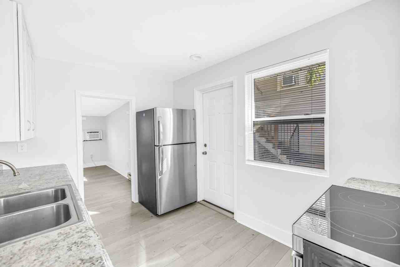 742 7th Ave N #W - Photo 6 of 20