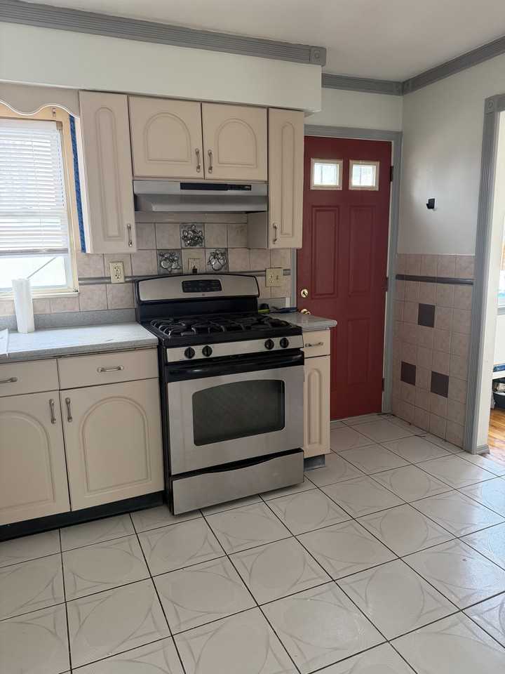 7 Jefferson Ave #1 - Photo 5 of 12