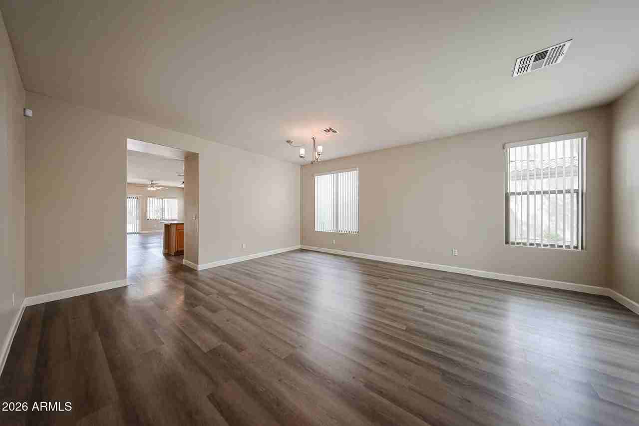 16183 W Winchcomb Dr - Photo 4 of 45