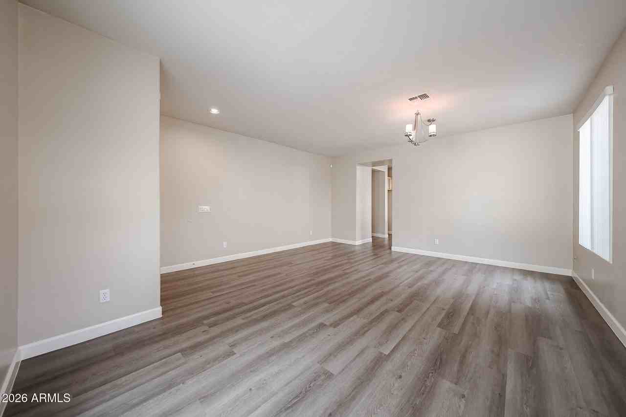 16183 W Winchcomb Dr - Photo 7 of 45