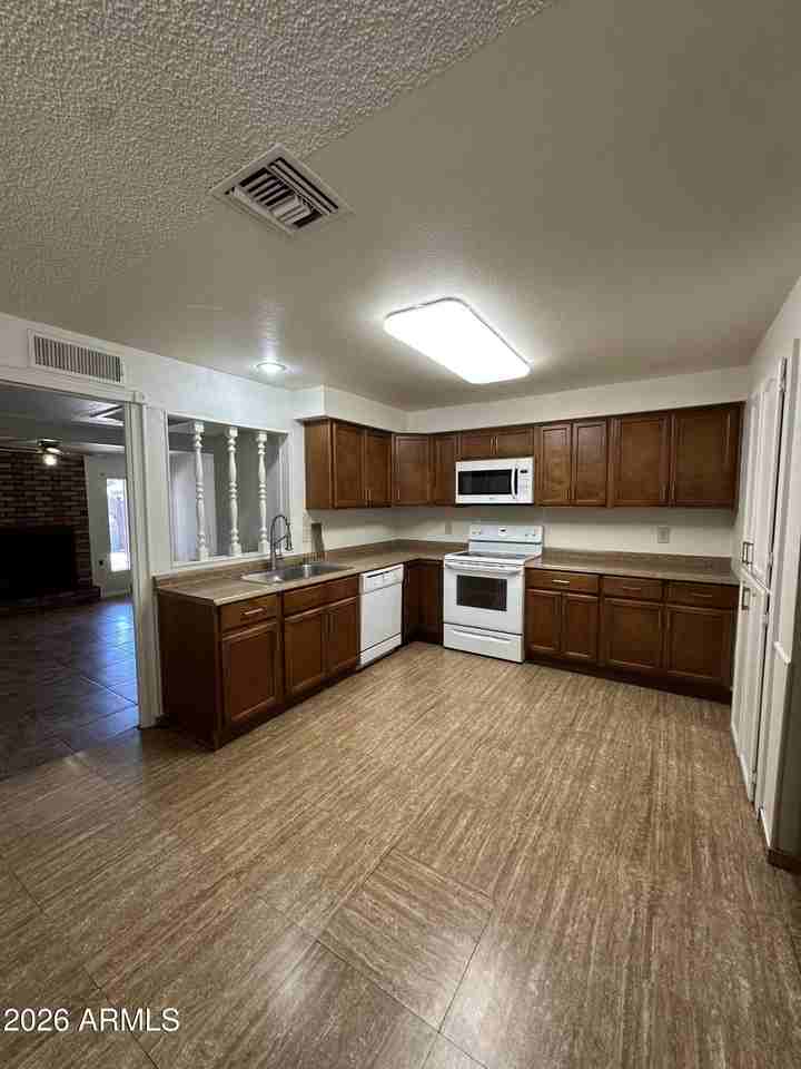 5653 W Hatcher Rd - Photo 3 of 18