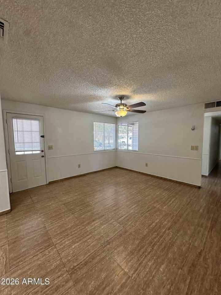 5653 W Hatcher Rd - Photo 4 of 18