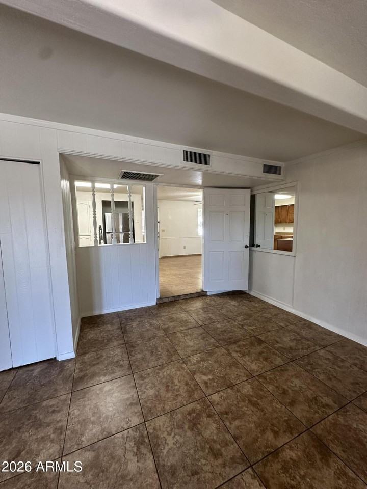 5653 W Hatcher Rd - Photo 6 of 18
