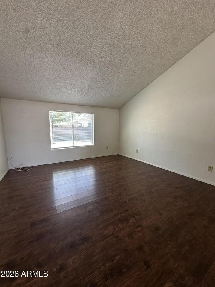 5653 W Hatcher Rd - Photo 7 of 18