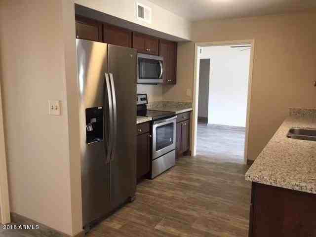 801 E Campus Dr - Photo 2 of 13